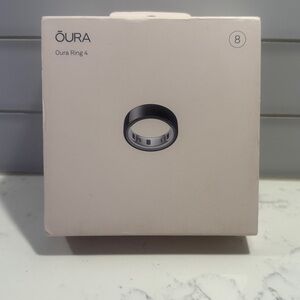 Oura Ring 4 in Black/Noir Size 8